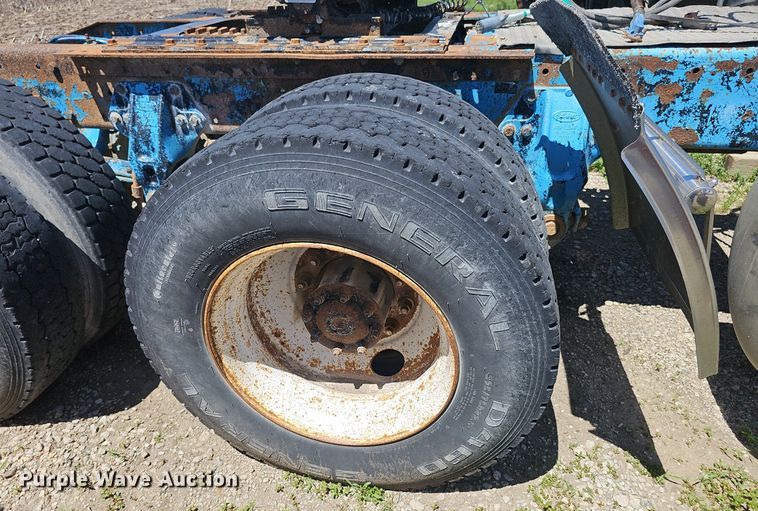 image for item DP6421 1996 Peterbilt 377 semi truck