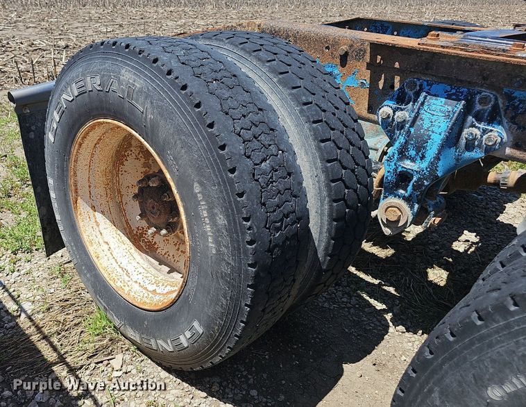 image for item DP6421 1996 Peterbilt 377 semi truck