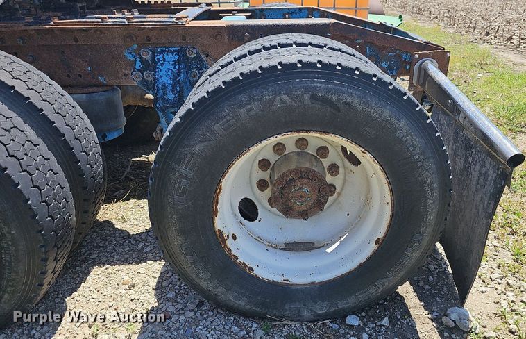 image for item DP6421 1996 Peterbilt 377 semi truck