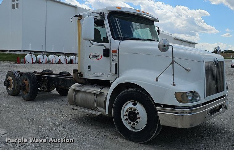 image for item DP6423 2007 International 9400i truck cab and chassis