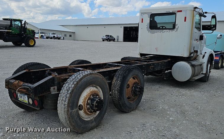 image for item DP6423 2007 International 9400i truck cab and chassis