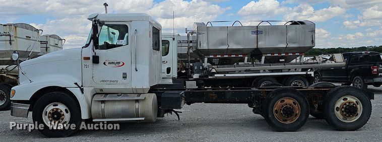 image for item DP6423 2007 International 9400i truck cab and chassis