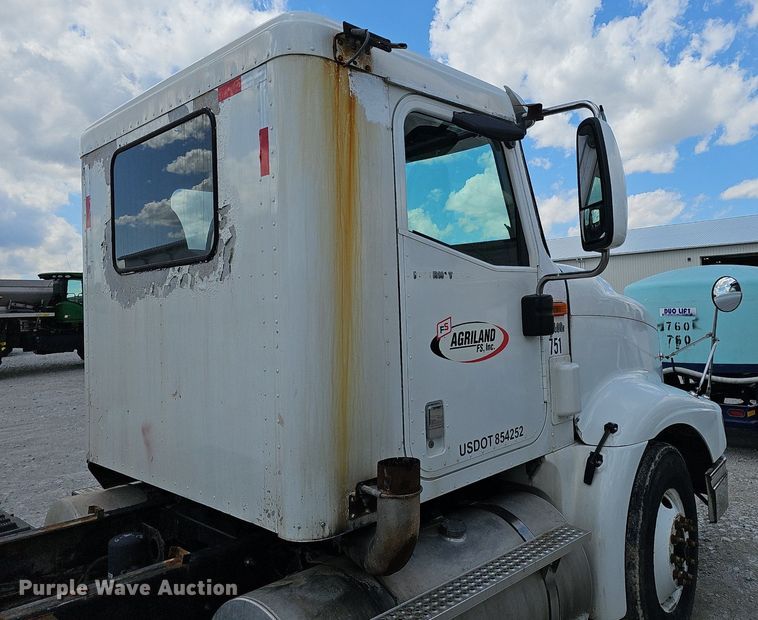 image for item DP6423 2007 International 9400i truck cab and chassis