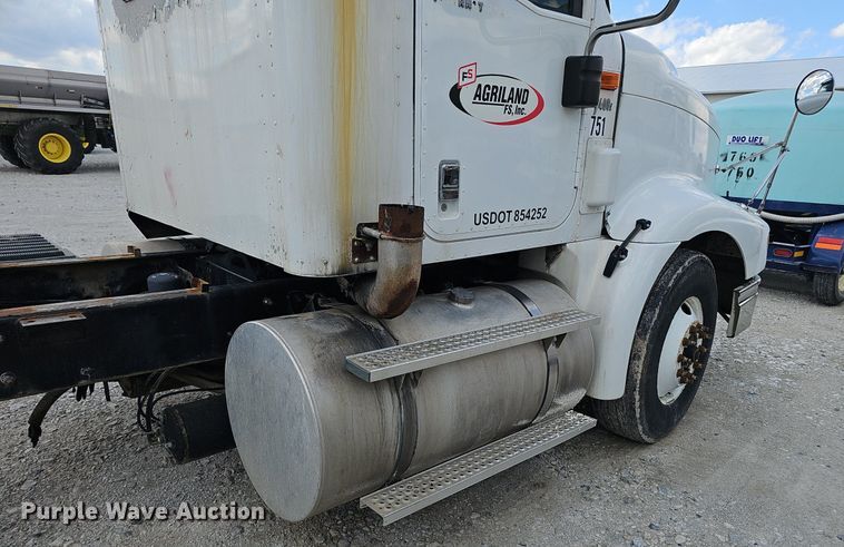 image for item DP6423 2007 International 9400i truck cab and chassis