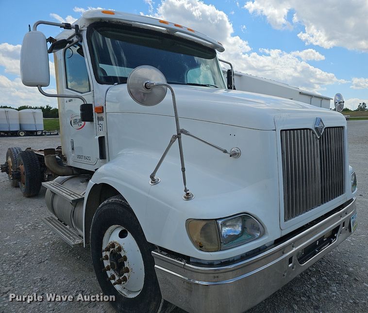 image for item DP6423 2007 International 9400i truck cab and chassis