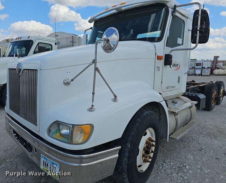 image for item DP6423 2007 International 9400i truck cab and chassis