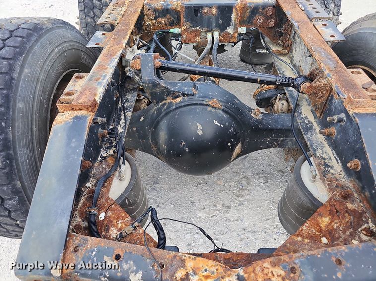 image for item DP6423 2007 International 9400i truck cab and chassis