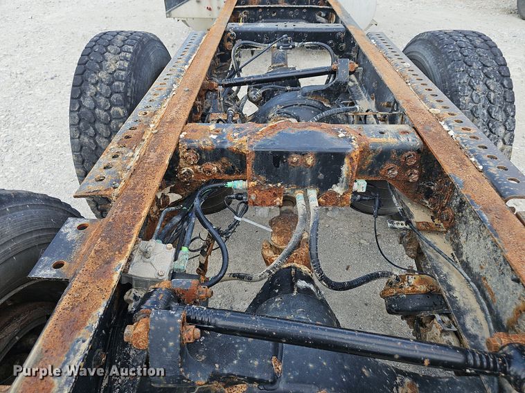 image for item DP6423 2007 International 9400i truck cab and chassis