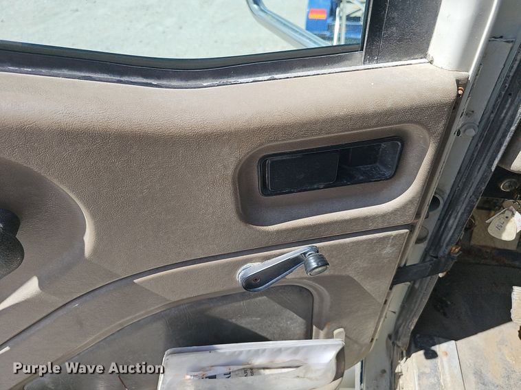 image for item DP6423 2007 International 9400i truck cab and chassis