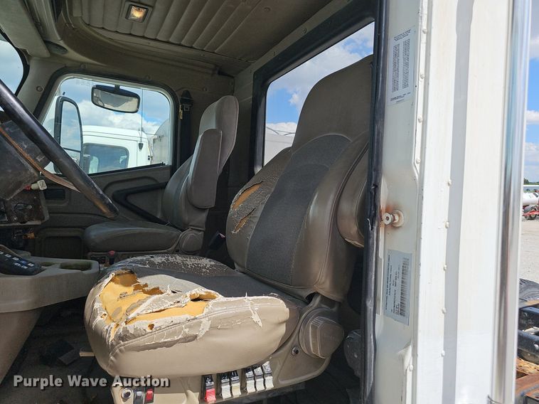 image for item DP6423 2007 International 9400i truck cab and chassis