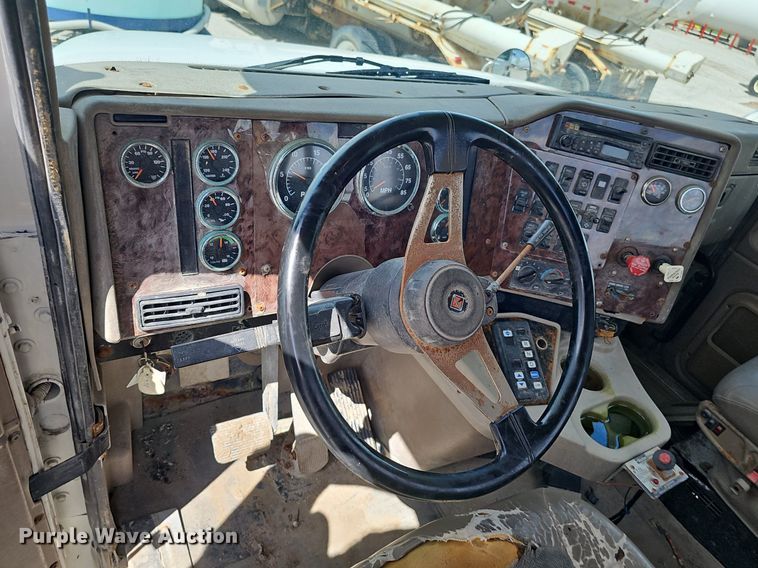 image for item DP6423 2007 International 9400i truck cab and chassis