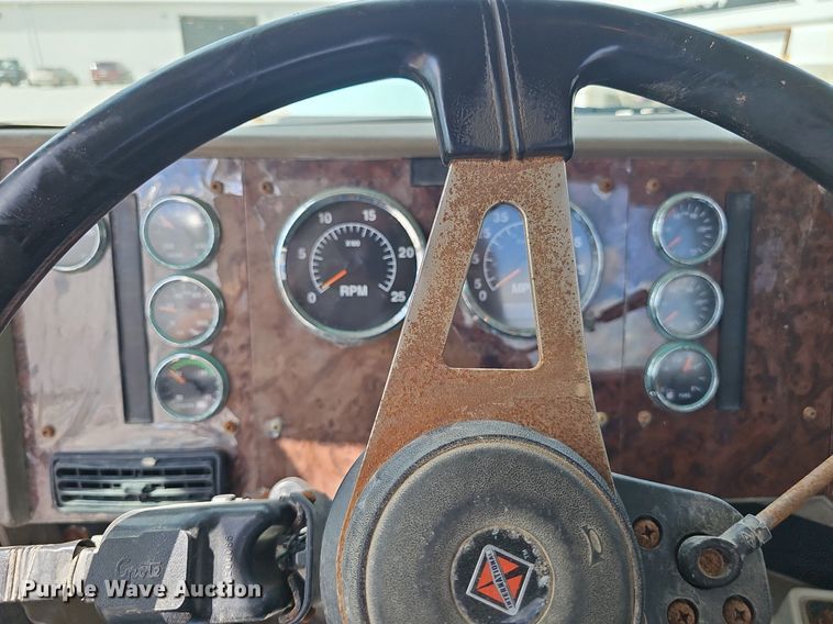 image for item DP6423 2007 International 9400i truck cab and chassis