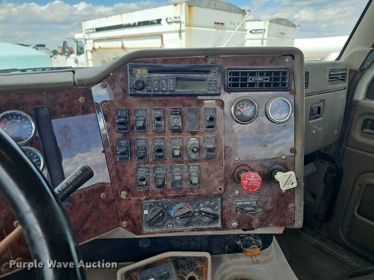 image for item DP6423 2007 International 9400i truck cab and chassis