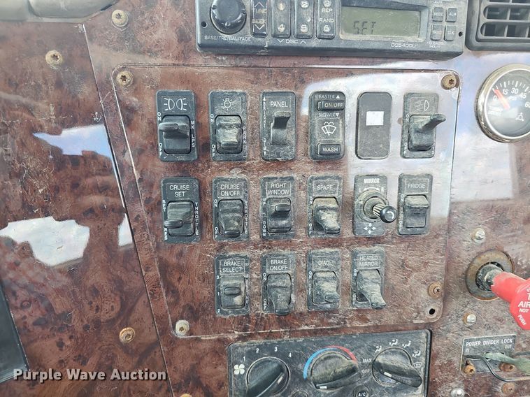 image for item DP6423 2007 International 9400i truck cab and chassis