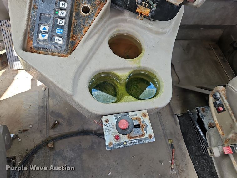 image for item DP6423 2007 International 9400i truck cab and chassis