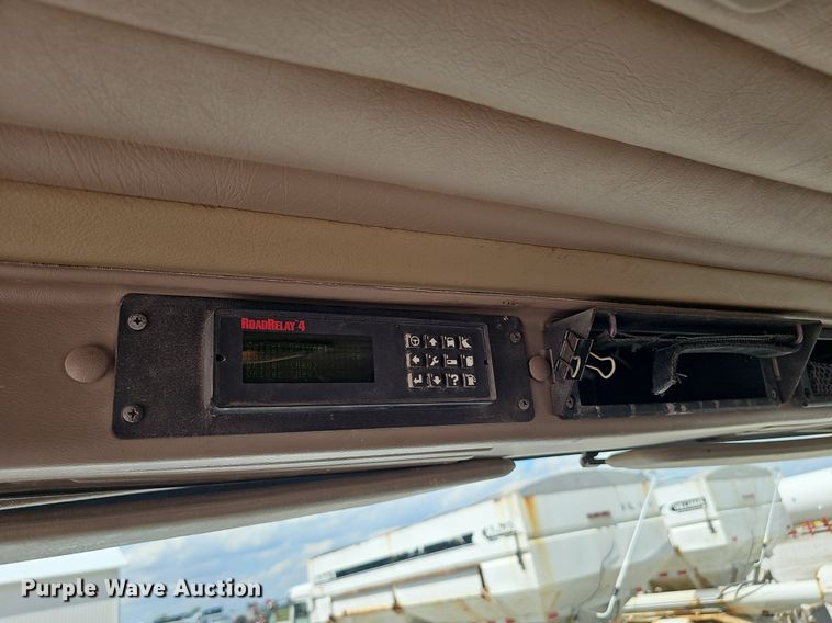 image for item DP6423 2007 International 9400i truck cab and chassis