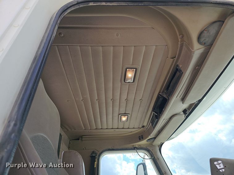 image for item DP6423 2007 International 9400i truck cab and chassis