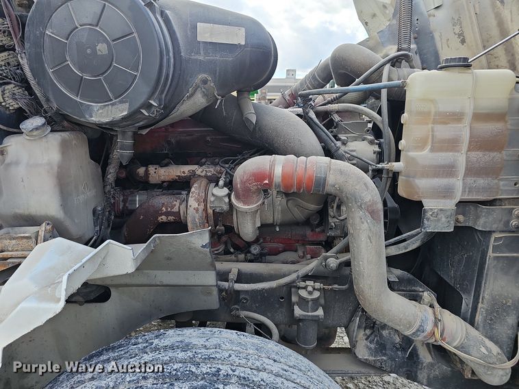 image for item DP6423 2007 International 9400i truck cab and chassis