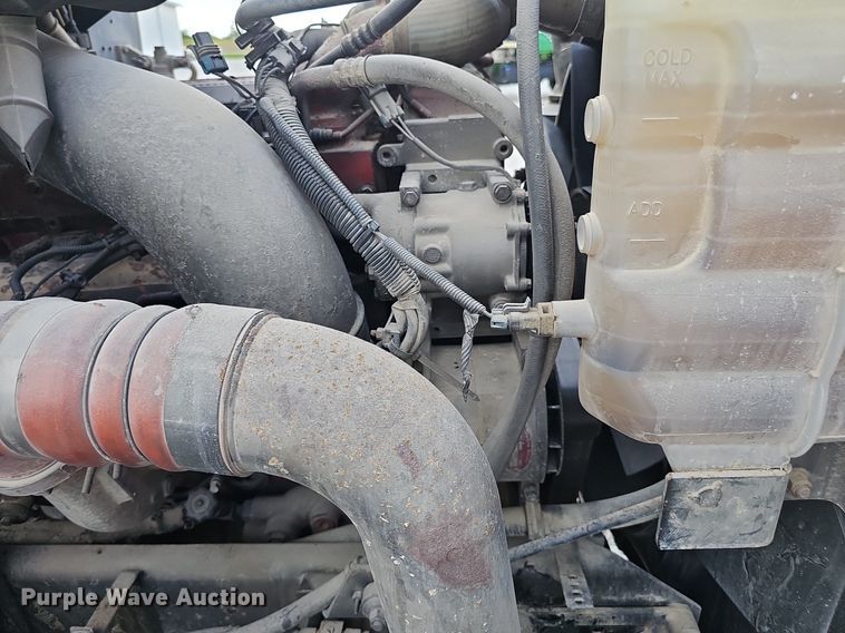 image for item DP6423 2007 International 9400i truck cab and chassis