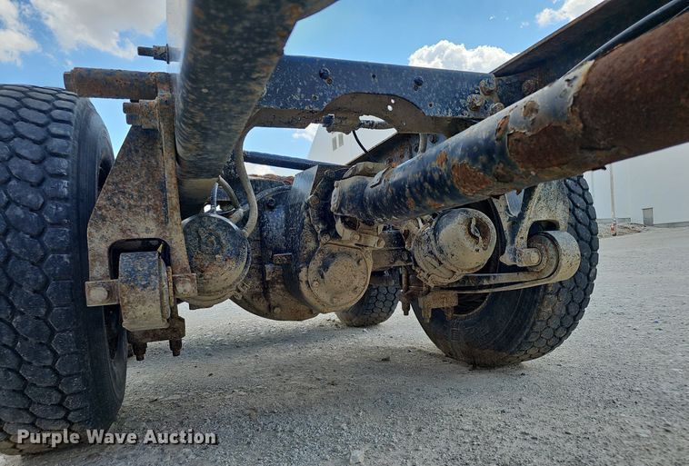 image for item DP6423 2007 International 9400i truck cab and chassis