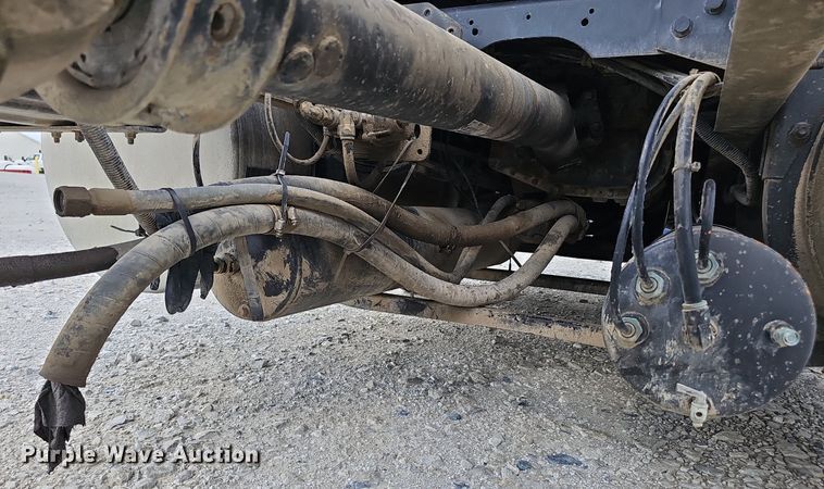 image for item DP6423 2007 International 9400i truck cab and chassis