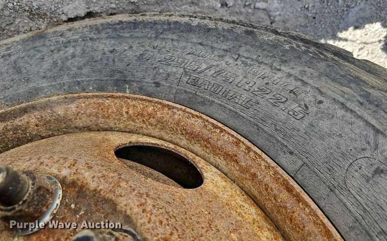 image for item DP6423 2007 International 9400i truck cab and chassis