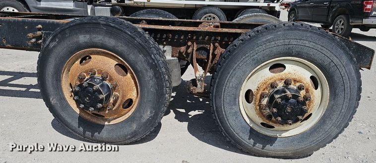 image for item DP6423 2007 International 9400i truck cab and chassis