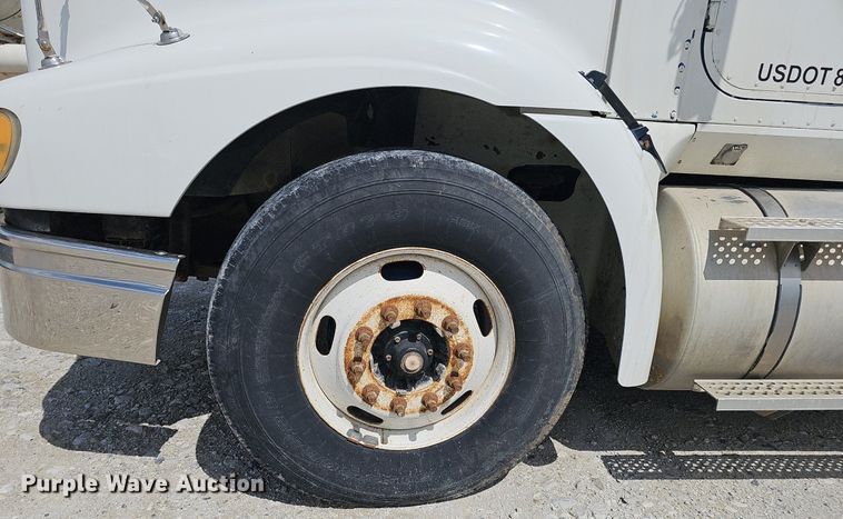 image for item DP6423 2007 International 9400i truck cab and chassis