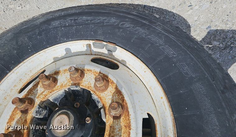 image for item DP6423 2007 International 9400i truck cab and chassis