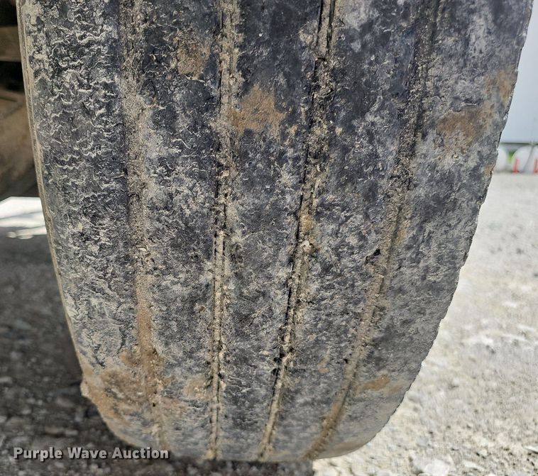 image for item DP6423 2007 International 9400i truck cab and chassis