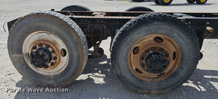 image for item DP6423 2007 International 9400i truck cab and chassis