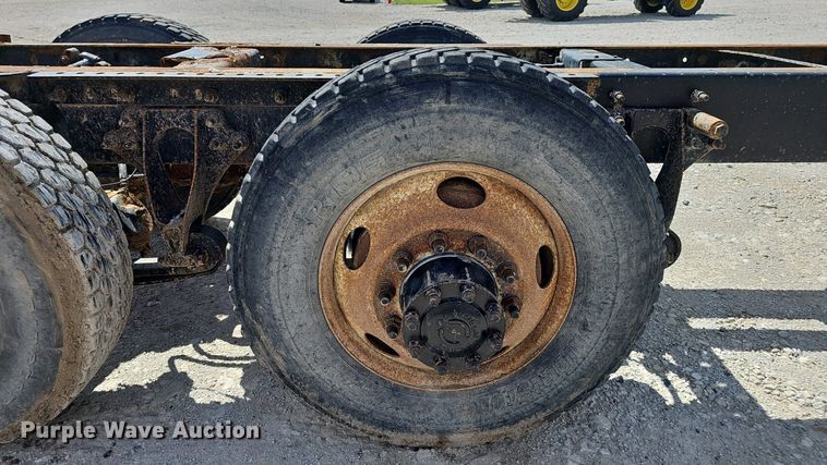 image for item DP6423 2007 International 9400i truck cab and chassis