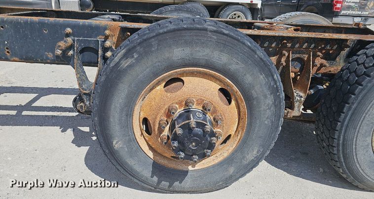 image for item DP6423 2007 International 9400i truck cab and chassis