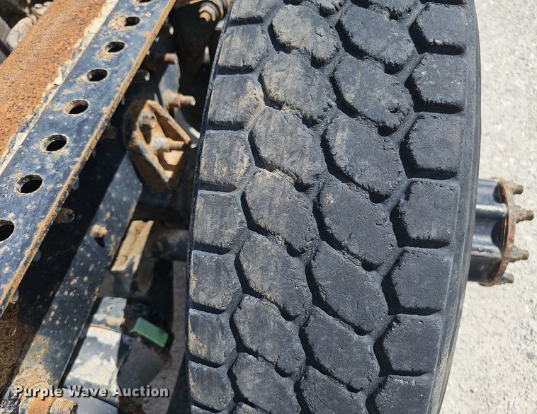 image for item DP6423 2007 International 9400i truck cab and chassis