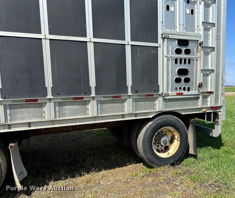 image for item DP8366 2005 Barrett livestock trailer