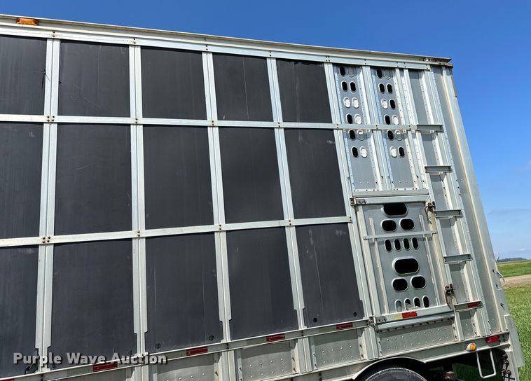 image for item DP8366 2005 Barrett livestock trailer