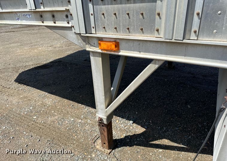 image for item DP8366 2005 Barrett livestock trailer