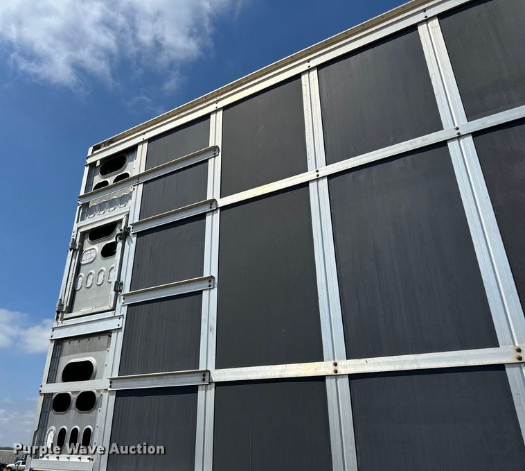 image for item DP8366 2005 Barrett livestock trailer