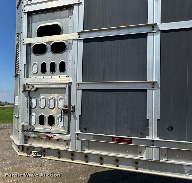 image for item DP8366 2005 Barrett livestock trailer