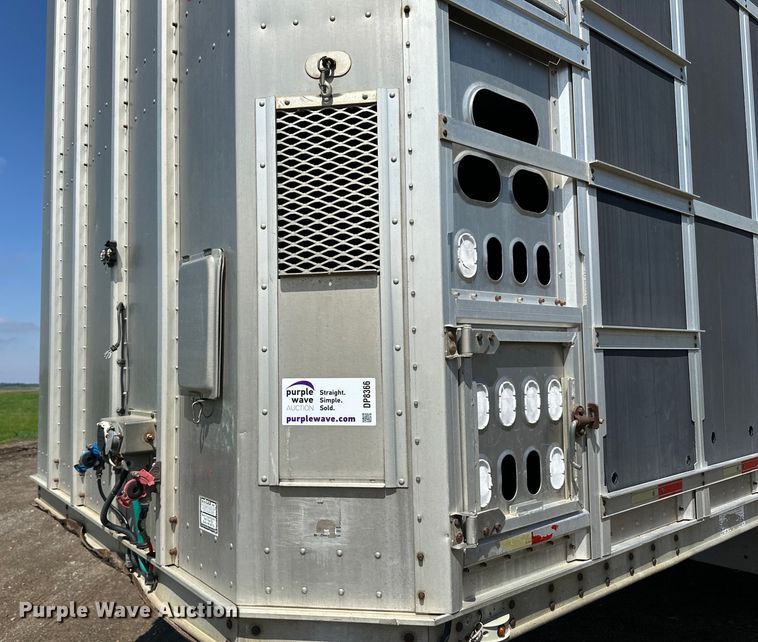 image for item DP8366 2005 Barrett livestock trailer