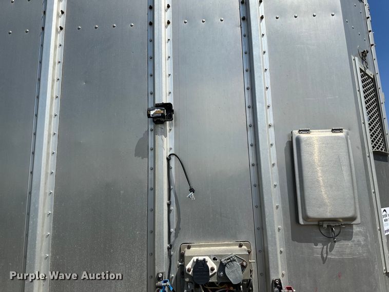 image for item DP8366 2005 Barrett livestock trailer