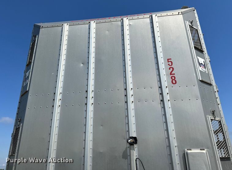 image for item DP8366 2005 Barrett livestock trailer