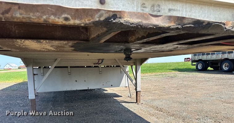 image for item DP8366 2005 Barrett livestock trailer