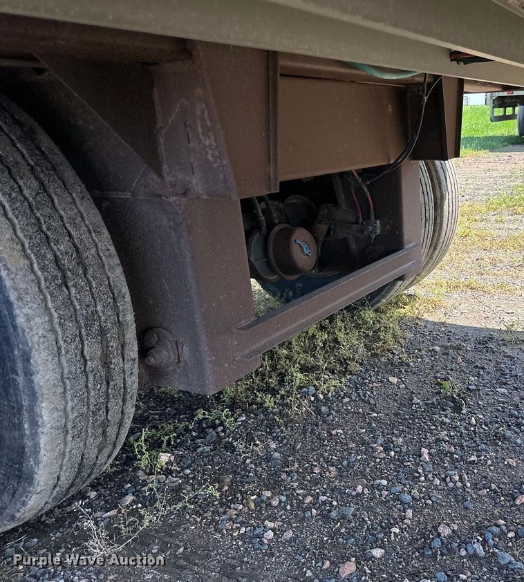 image for item DP8366 2005 Barrett livestock trailer