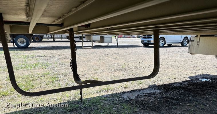 image for item DP8366 2005 Barrett livestock trailer