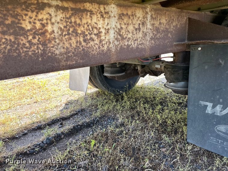image for item DP8366 2005 Barrett livestock trailer