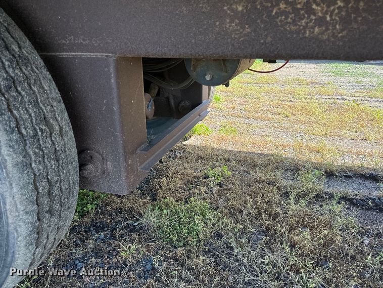 image for item DP8366 2005 Barrett livestock trailer