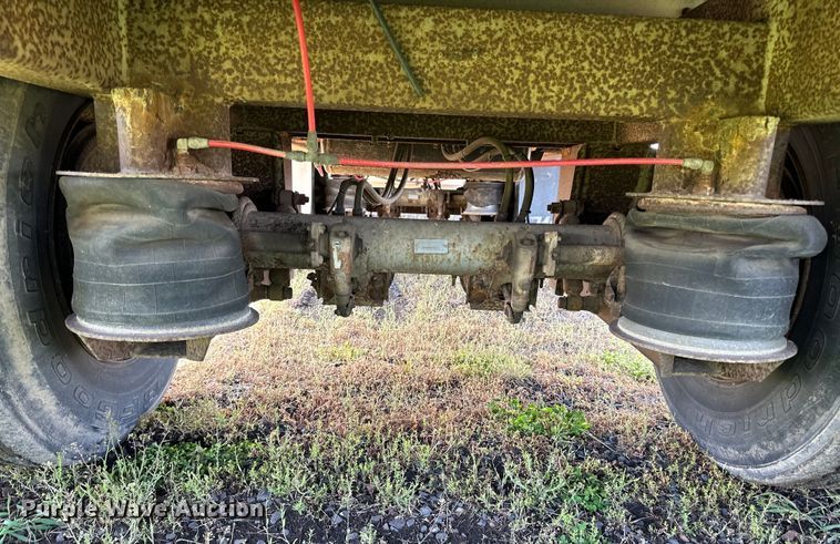 image for item DP8366 2005 Barrett livestock trailer