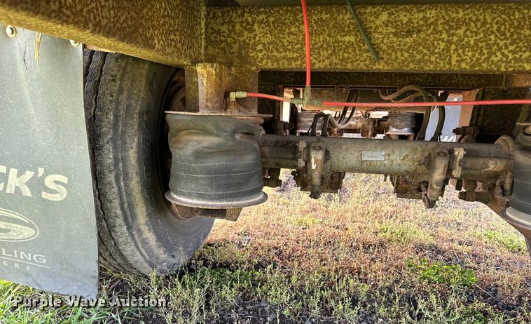 image for item DP8366 2005 Barrett livestock trailer