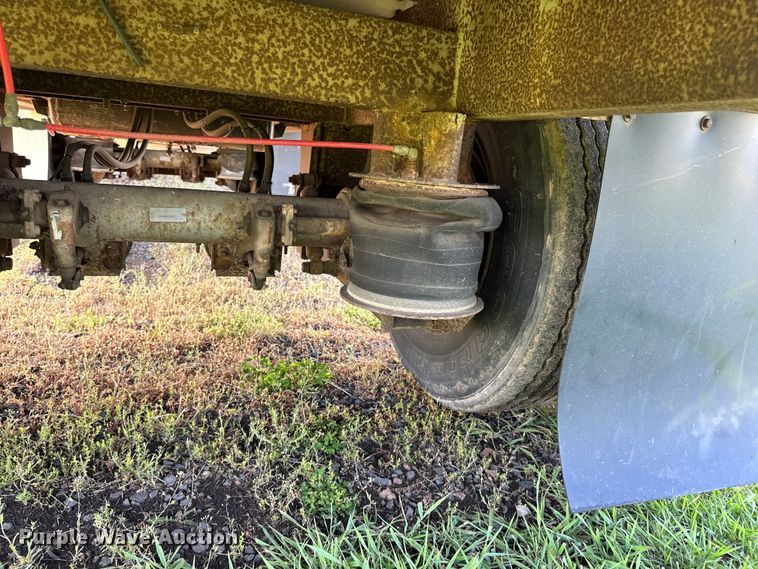 image for item DP8366 2005 Barrett livestock trailer